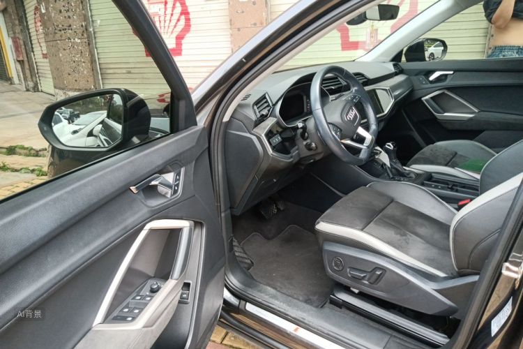 Audi Q3 2021 car image #18