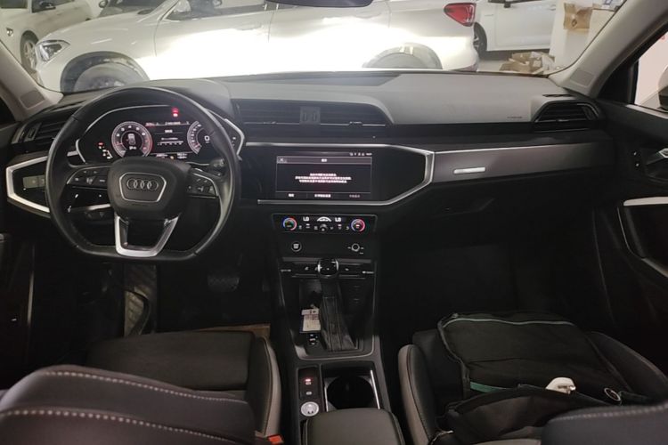 Audi Q3 2022 car image #10