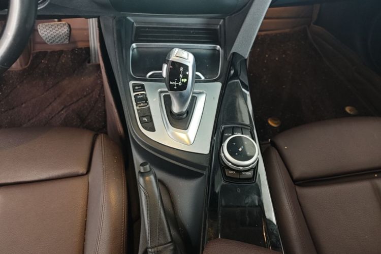 BMW 3 Series 2018 #14 BMW 3 Series 2018 car image #14