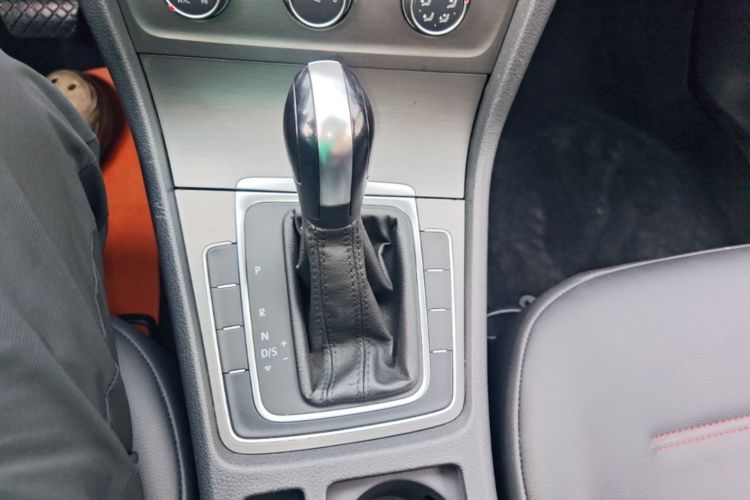 Volkswagen Golf 2015 car image #14
