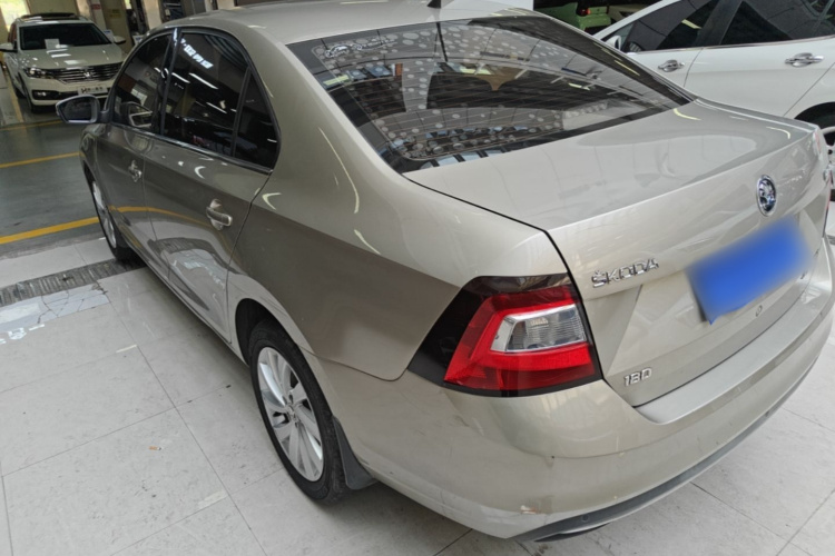 Skoda Rapid 2018 image de voiture #5