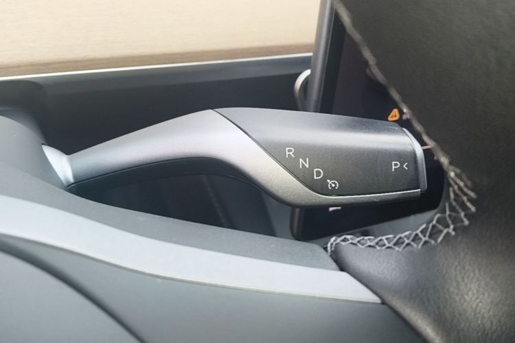Tesla Model Y 2022 #14 Tesla Model Y 2022 car image #14