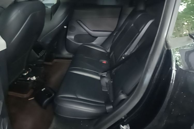 Tesla Model Y 2022 immagine di auto #17
