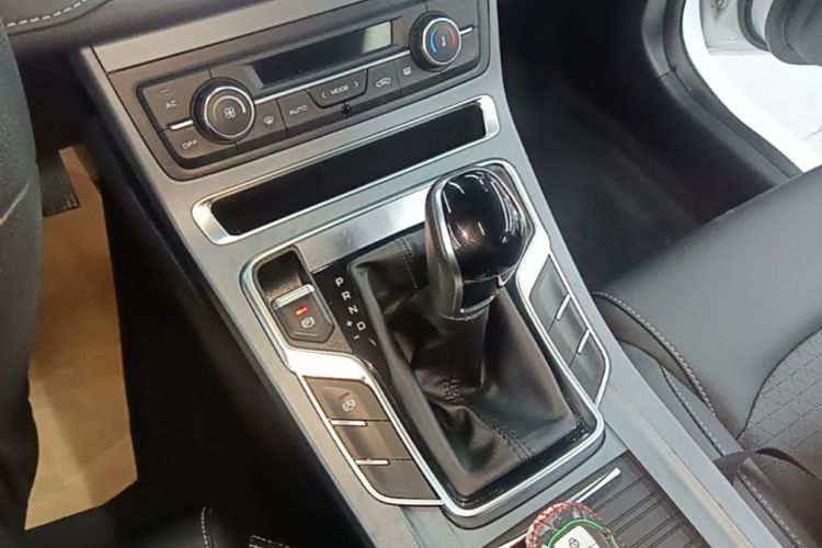 GEELY Emgrand 2021 car image #14