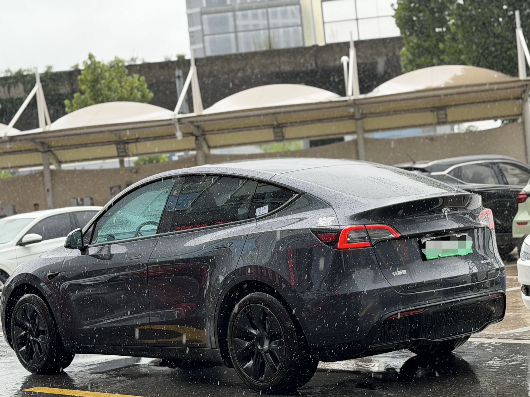 Tesla Model Y 2024 #4 Tesla Model Y 2024 car image #4
