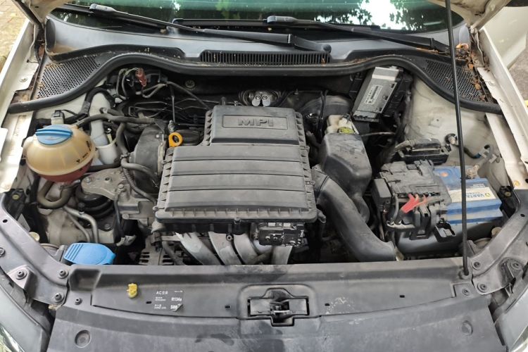 Volkswagen Polo 2015 car image #18