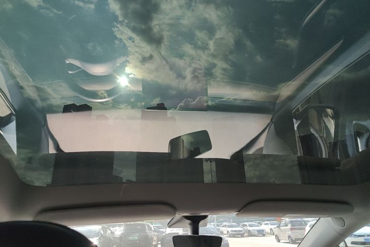 Tesla Model Y 2022 car image #18