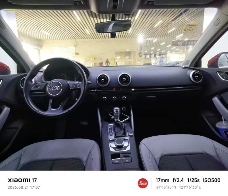 Audi A3 2018 car image #12