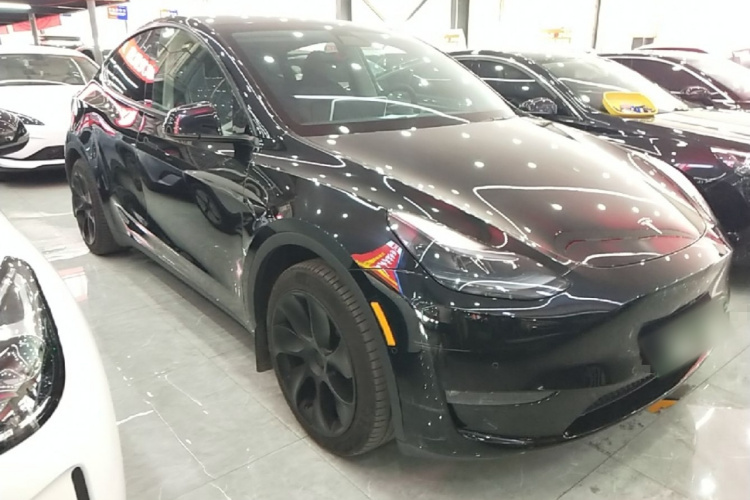 Tesla Model Y 2023 car image #4