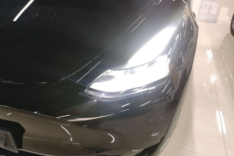 Tesla Model Y 2023 car image #21