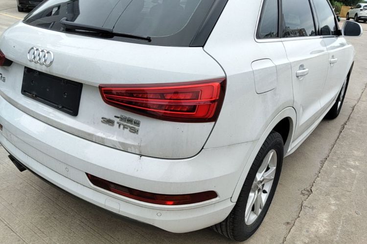 Audi Q3 2017 car image #8