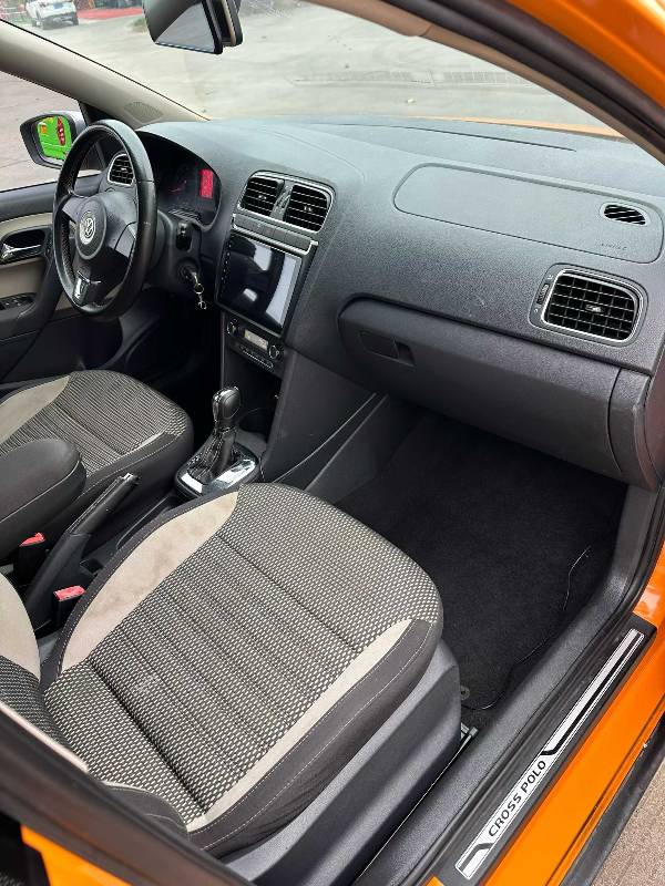 Volkswagen Polo 2014 car image #8