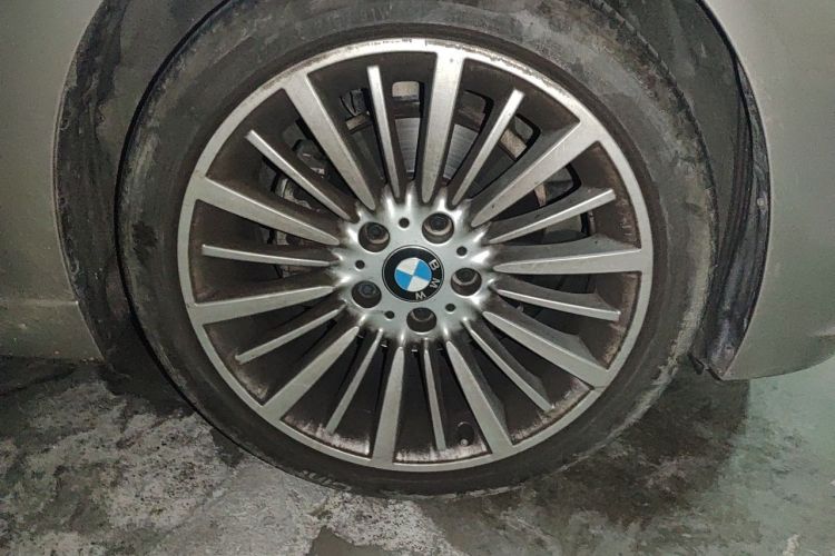 BMW 3 Series 2018 car image #6