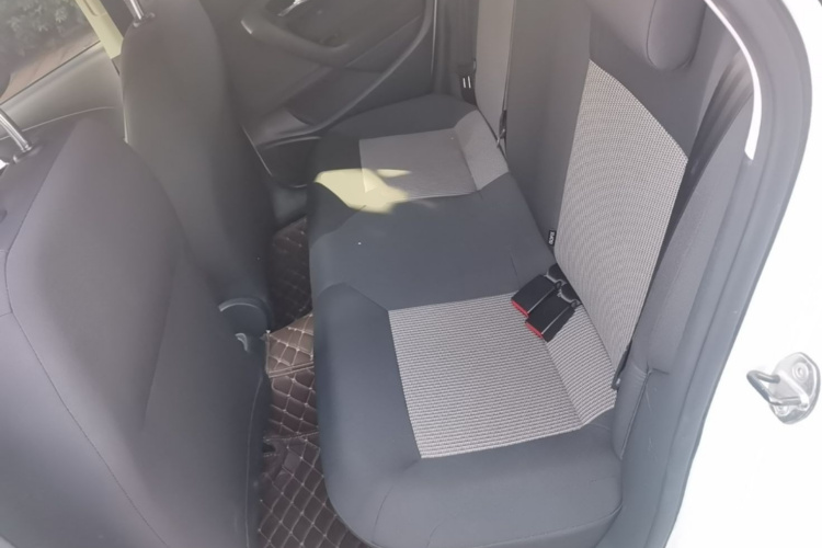 Volkswagen Polo 2018 car image #17