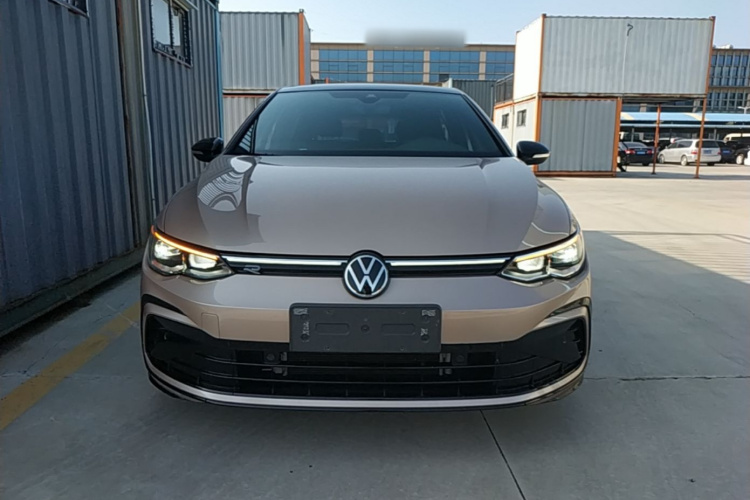 Volkswagen Golf 2022 car image #3