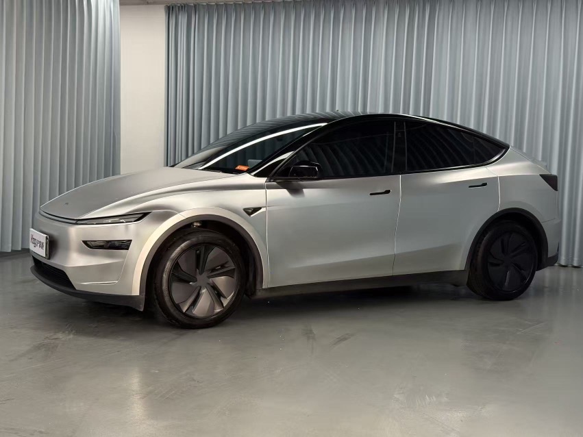Tesla Model Y 2025 #2 Tesla Model Y 2025 car image #2