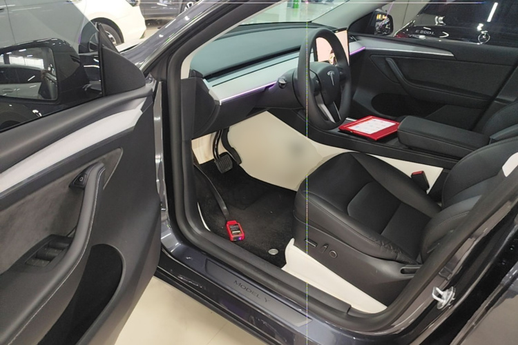Tesla Model Y 2024 #16 Tesla Model Y 2024 car image #16