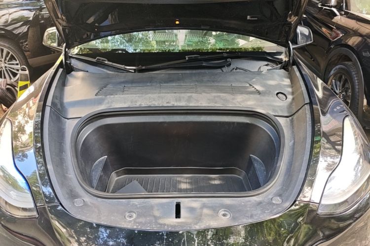 Tesla Model Y 2022 immagine di auto #21