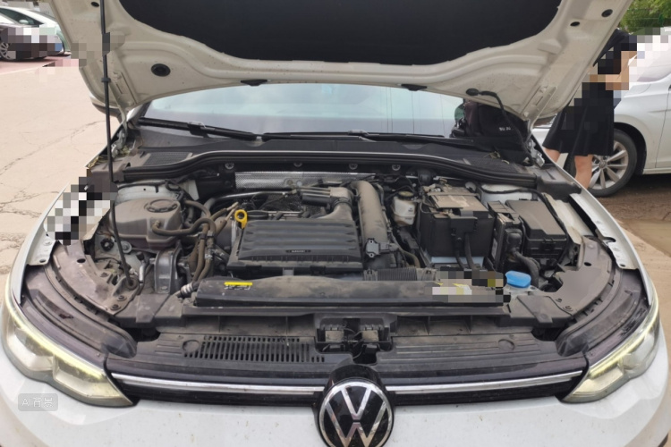 Volkswagen Golf 2023 car image #22