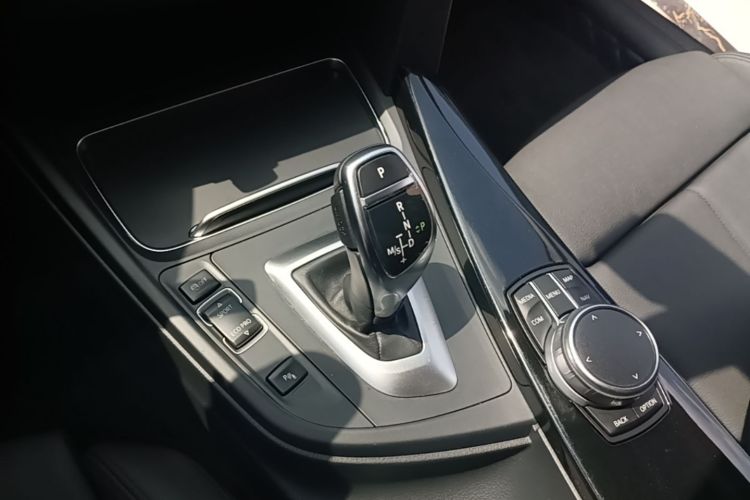 BMW 3 Series 2017 #14 BMW 3 Series 2017 car image #14