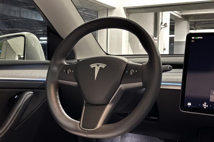 Tesla Model Y 2023 #20 Tesla Model Y 2023 car image #20