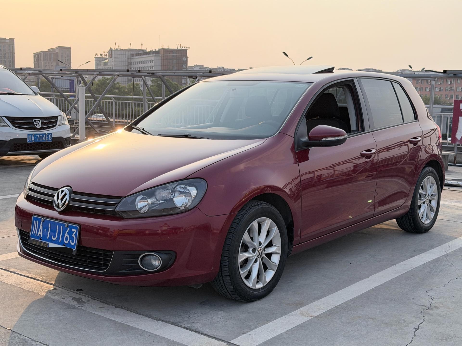 Volkswagen Golf 2013 car image 