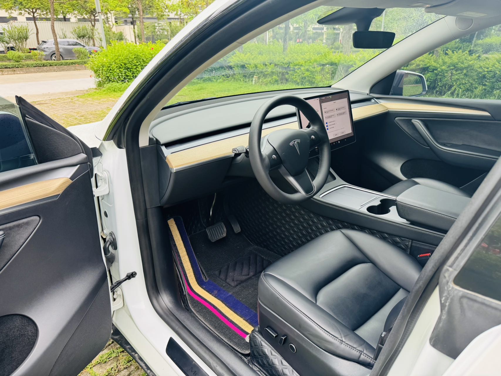 Tesla Model Y 2023 #2 Tesla Model Y 2023 car image #2