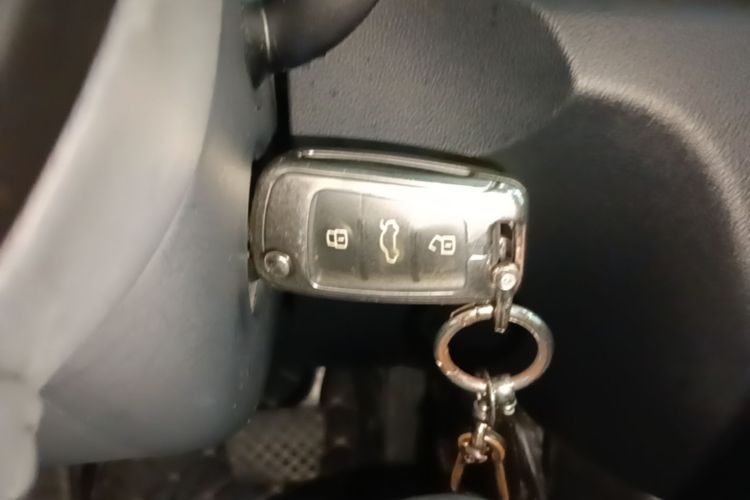 Audi Q3 2019 car image #9