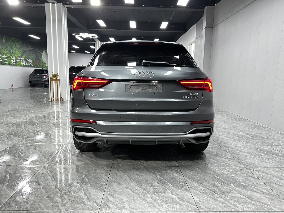 Audi Q3 2022 car image #8