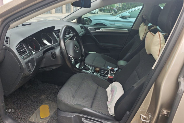 Volkswagen Golf 2019 car image #17