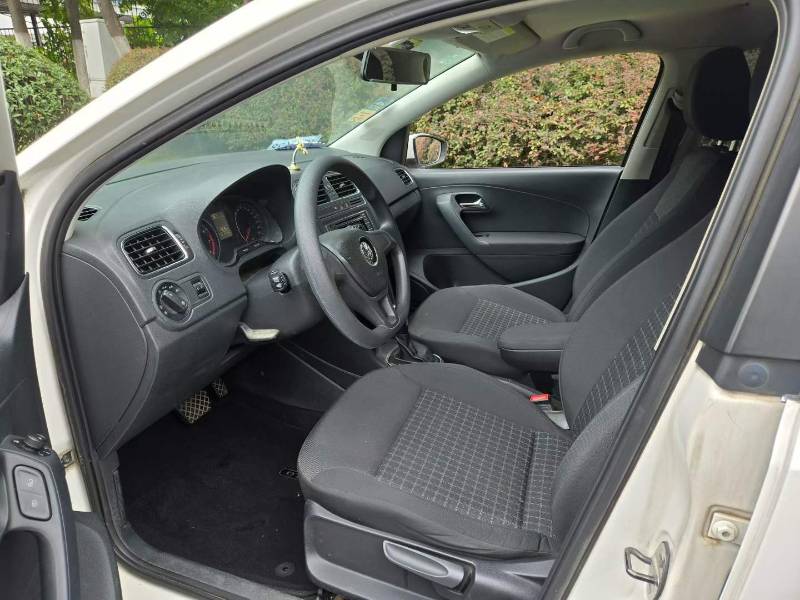 Volkswagen Polo 2014 car image #9