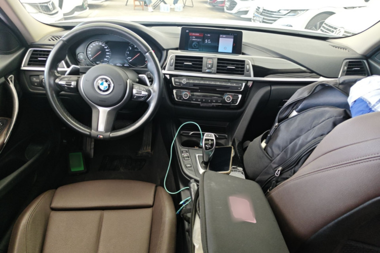 BMW 3 Series 2019 car image #10