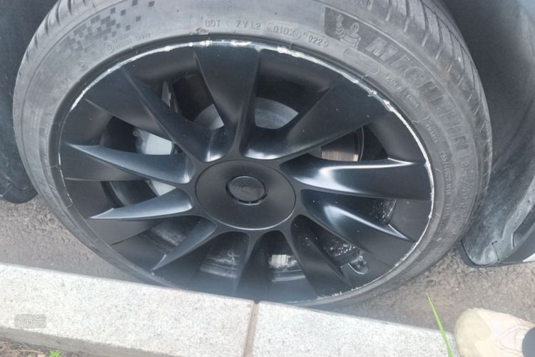 Tesla Model Y 2024 car image #9
