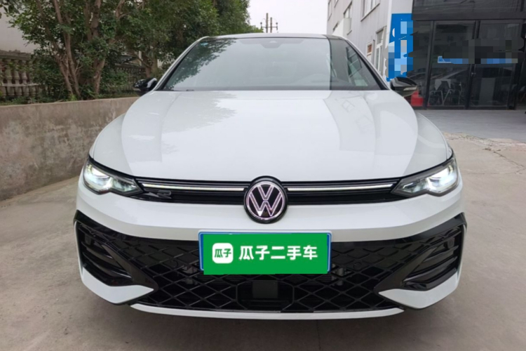 Volkswagen Golf 2024 car image #3