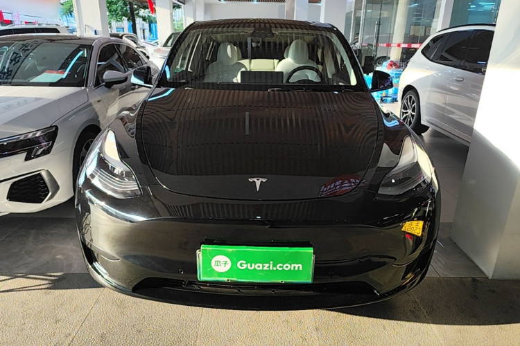 Tesla Model Y 2023 #3 Tesla Model Y 2023 car image #3
