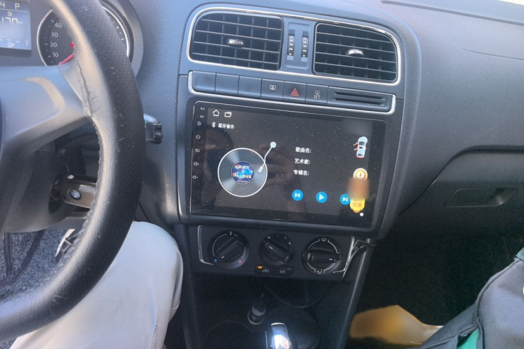 Volkswagen Polo 2015 #17 Volkswagen Polo 2015 car image #17