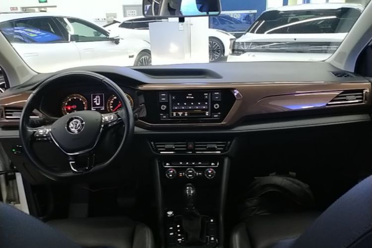 Volkswagen Tharu 2020 car image #10