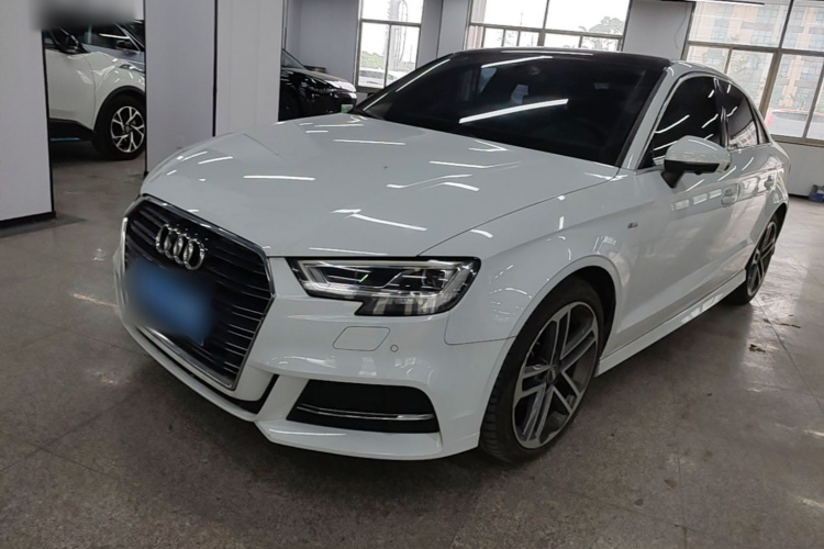 Audi A3 2018 car image #2