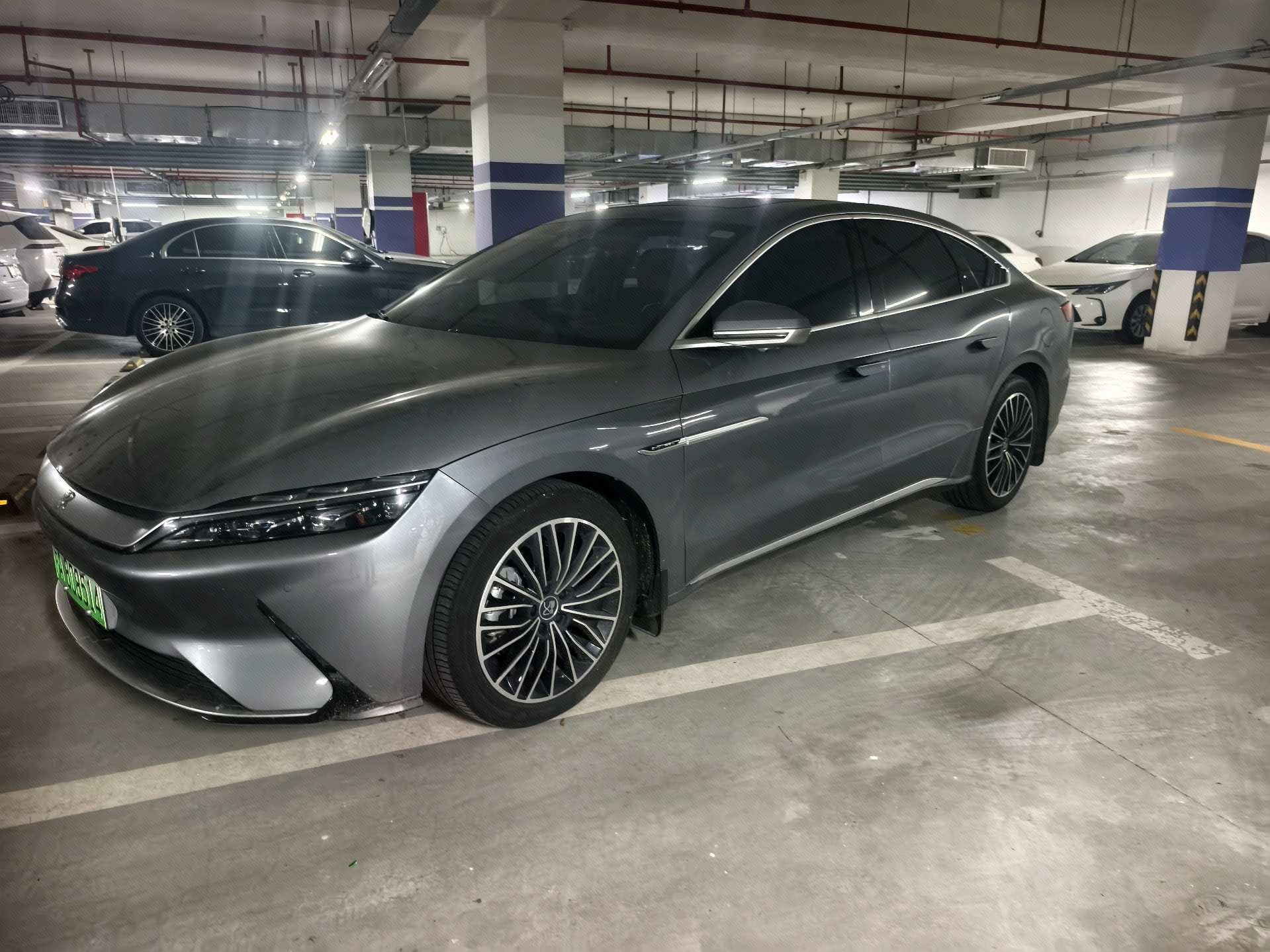 BYD Han 2023 immagine di auto 