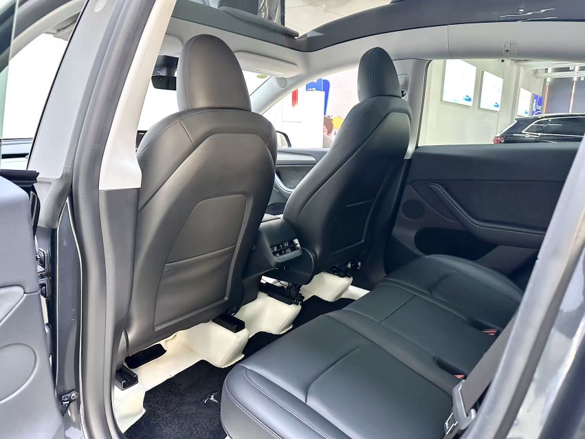 Tesla Model Y 2024 #9 Tesla Model Y 2024 car image #9