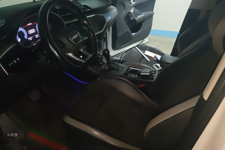 Audi Q3 2021 car image #17