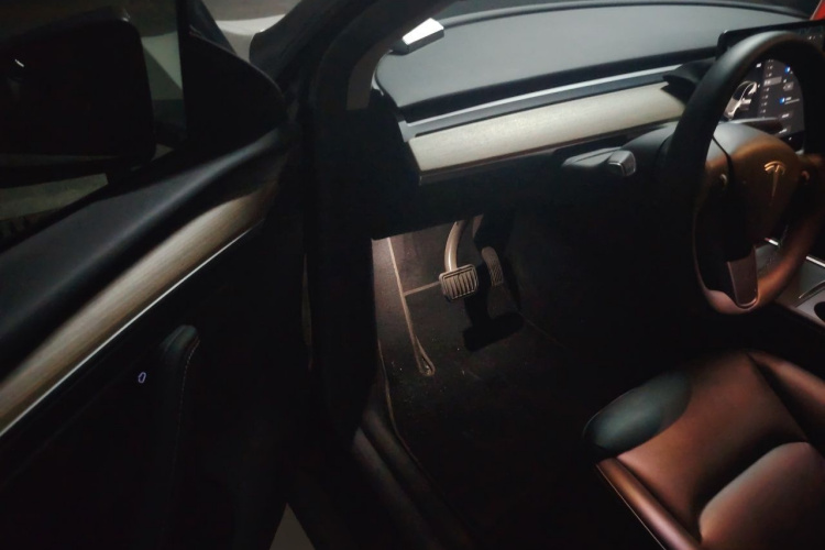 Tesla Model Y 2022 car image #9