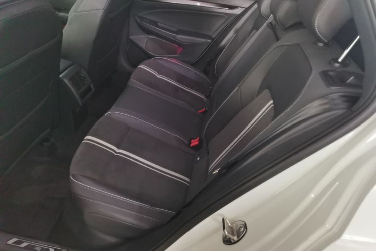 Volkswagen Golf 2022 car image #13