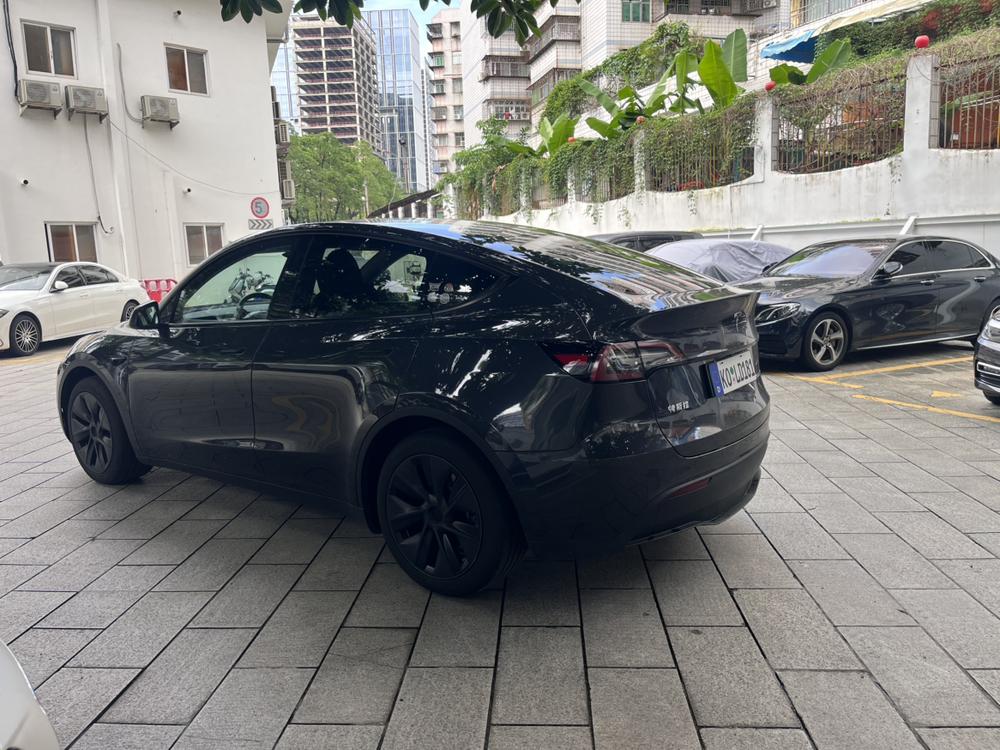 Tesla Model Y 2024 #3 Tesla Model Y 2024 car image #3