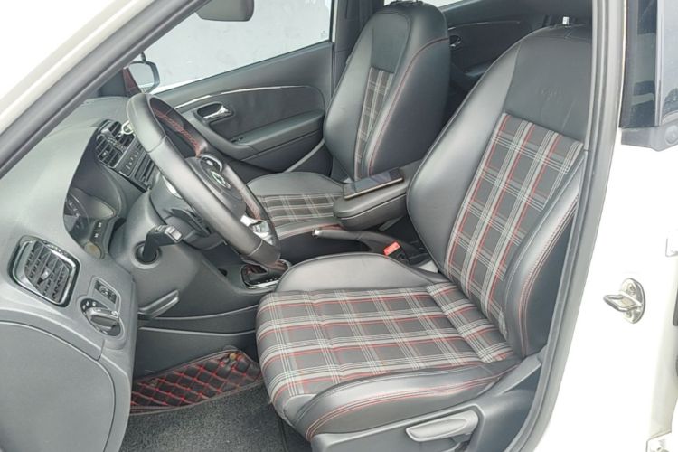 Volkswagen Polo 2017 car image #15
