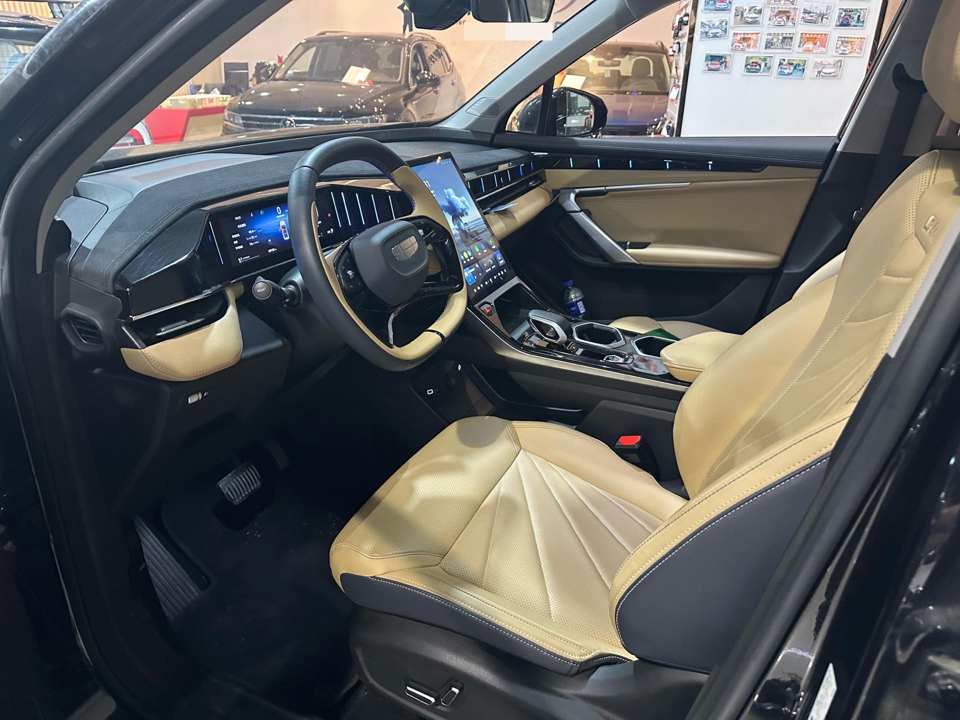 GEELY Boyue L 2024 car image #2