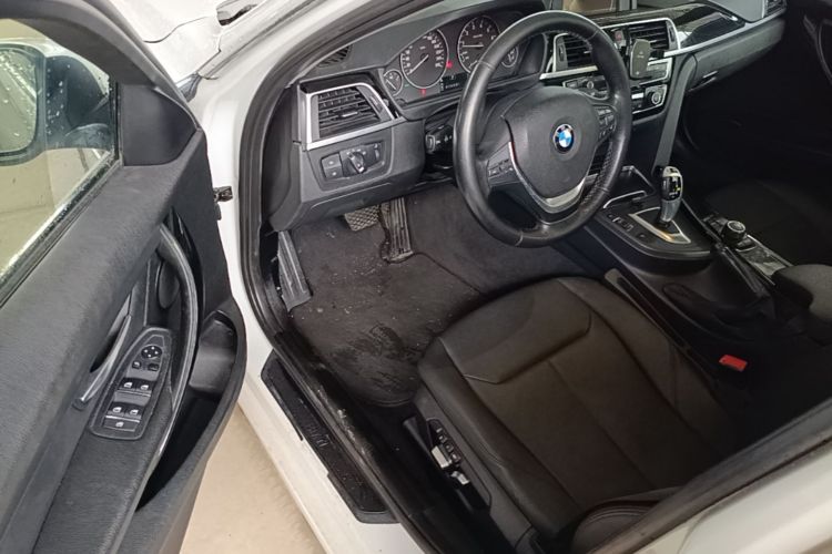 BMW 3 Series 2017 car image #16