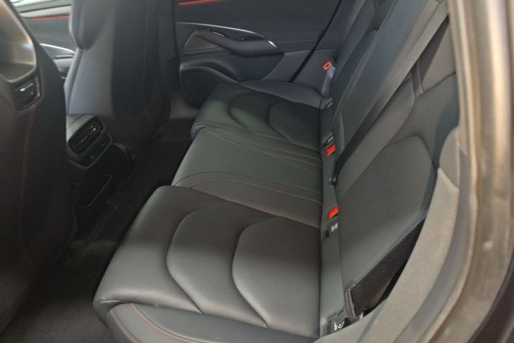 MI SU7 2025 immagine di auto #17