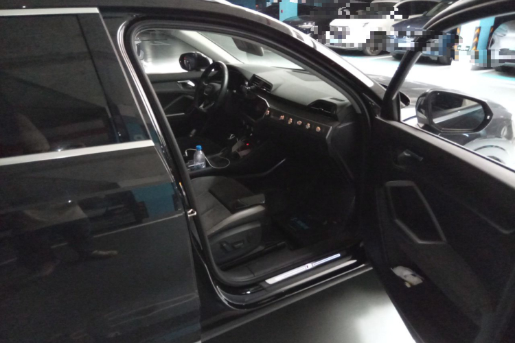 Audi Q3 2021 car image #27