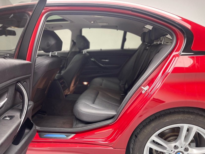 BMW 3 Series 2018 car image #4